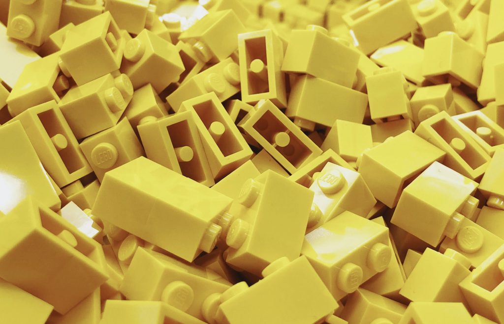 Lego bouwsteentjes-brick-ryan-quintal-G-HRuwCTR7c-unsplash.jpg